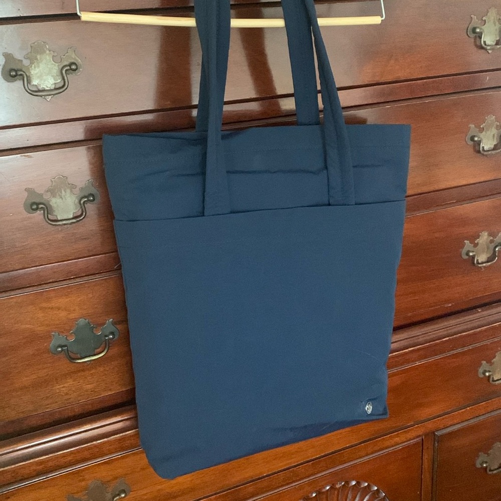 Lululemon On My Level 12L tote bag